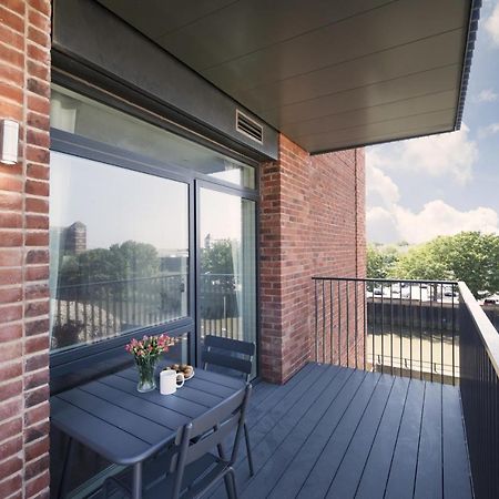 Modern Studios And Apartments At Barking Wharf In Лондон Екстер'єр фото