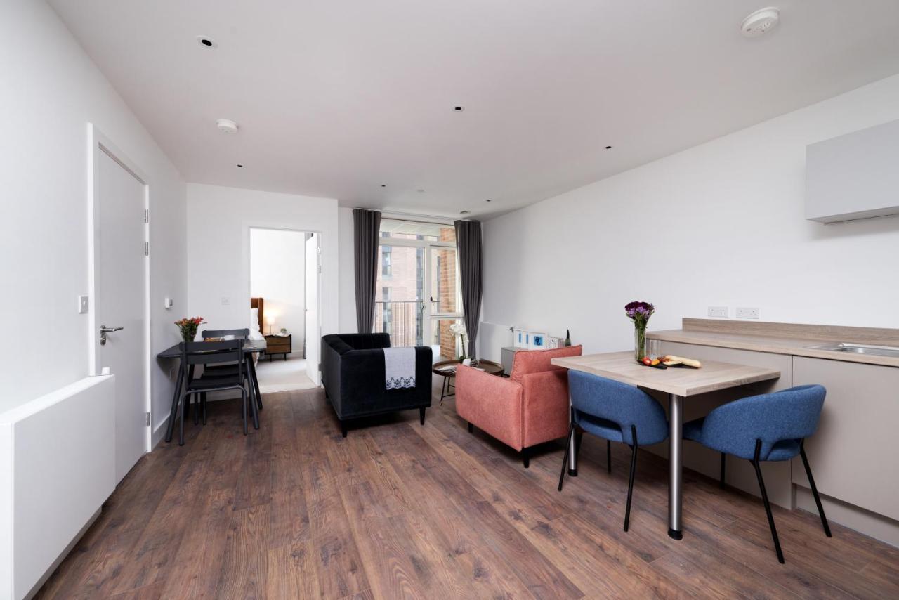 Modern Studios And Apartments At Barking Wharf In Лондон Екстер'єр фото