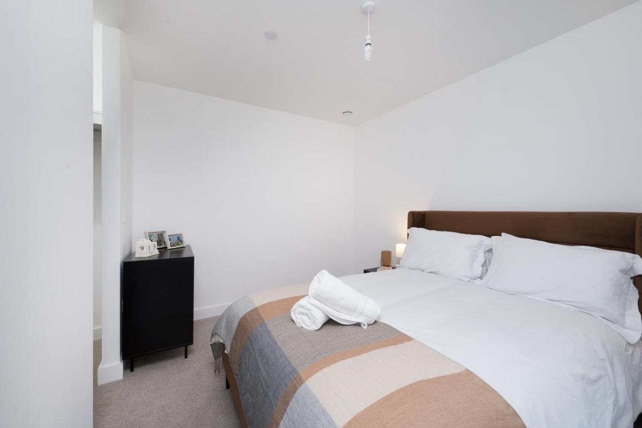 Modern Studios And Apartments At Barking Wharf In Лондон Екстер'єр фото