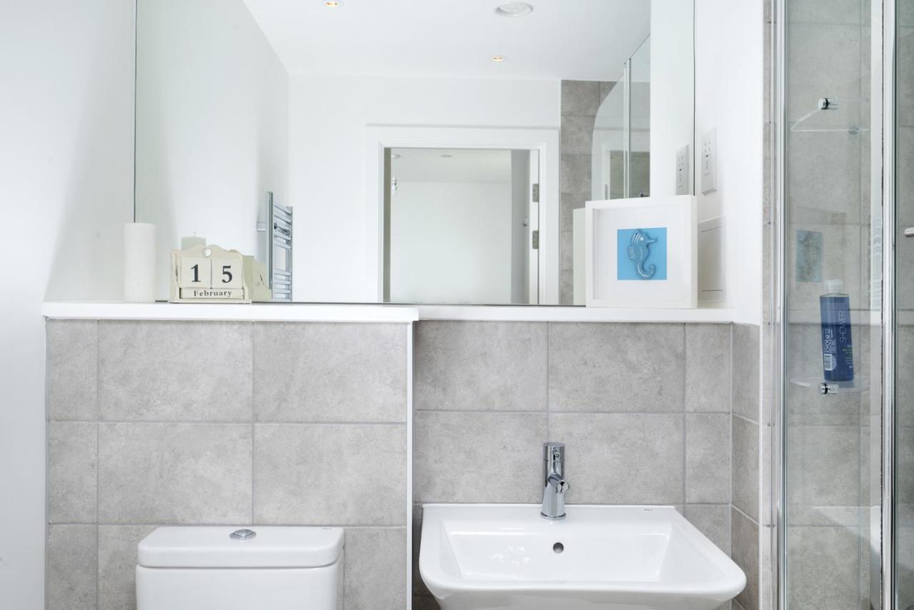 Modern Studios And Apartments At Barking Wharf In Лондон Екстер'єр фото