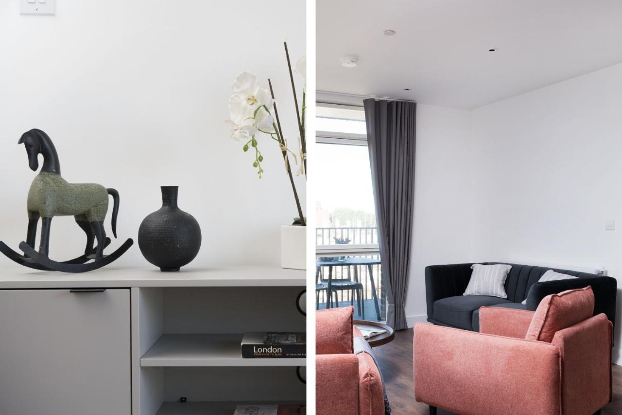 Modern Studios And Apartments At Barking Wharf In Лондон Екстер'єр фото