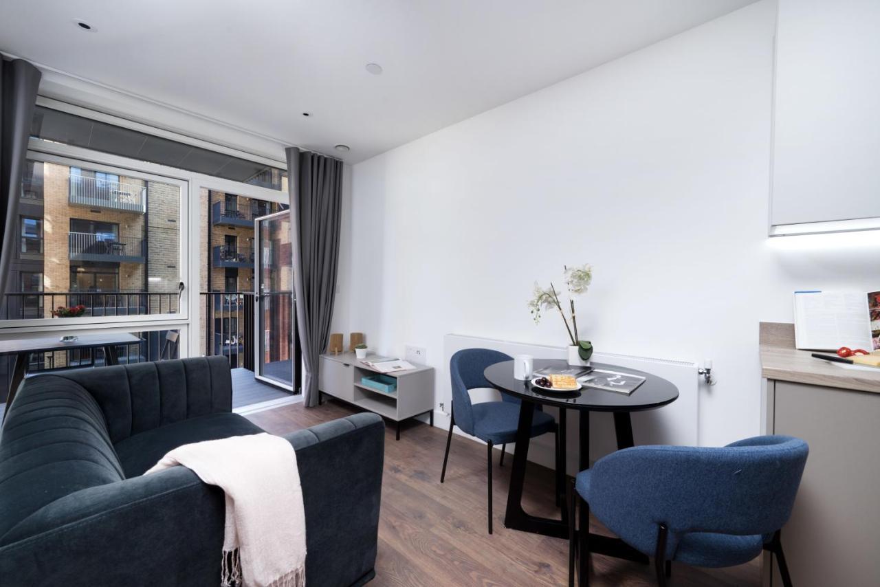 Modern Studios And Apartments At Barking Wharf In Лондон Екстер'єр фото